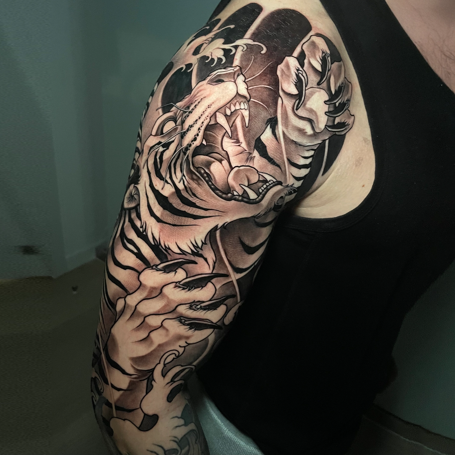 Estudio de tatuajes estilo realismo linea fina blackword old school neotradicional MisturaTattoo pozuelo Madrid (2)