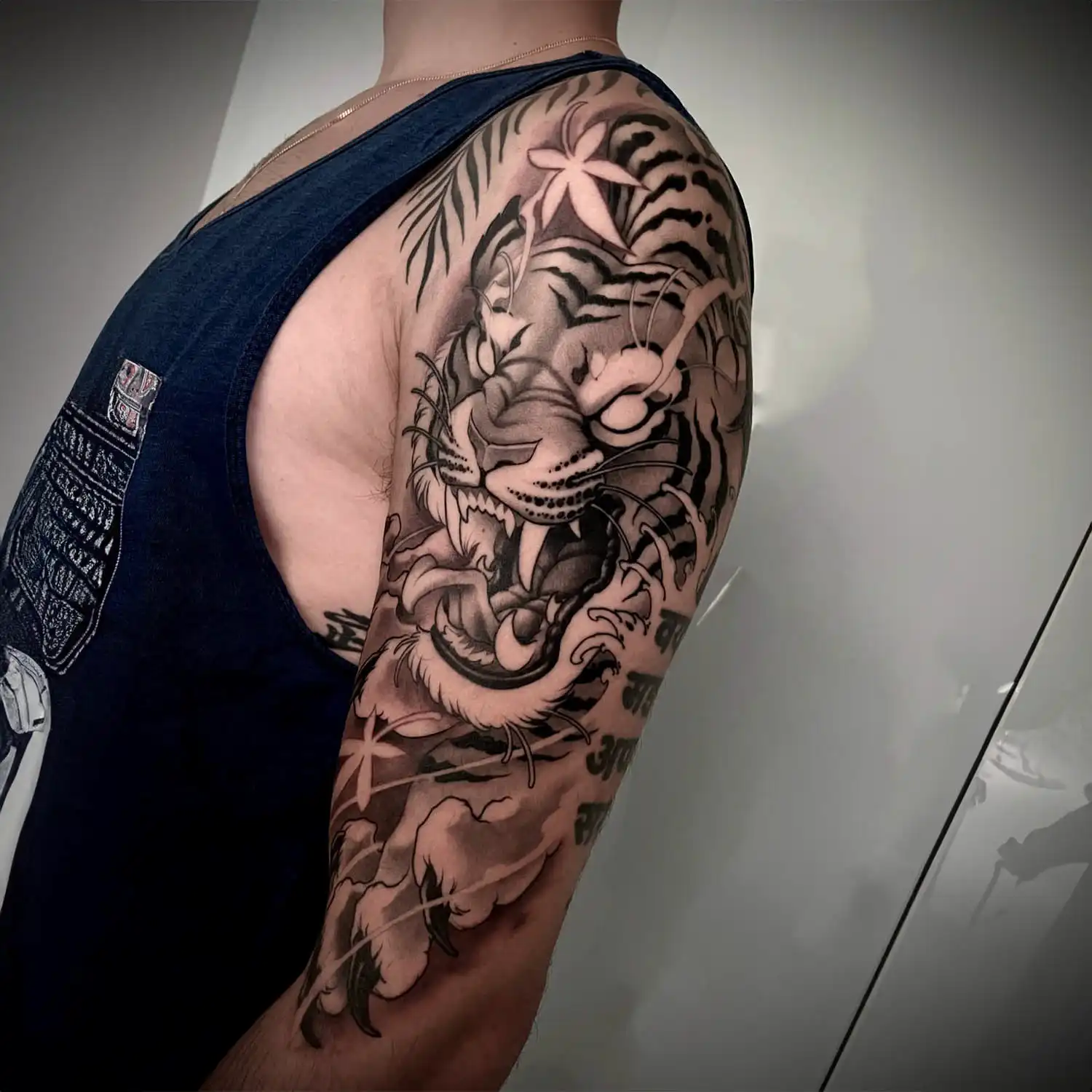 Estudio de tatuajes micropigmentación piercing despigmentación mistura profesionales tatuajes
