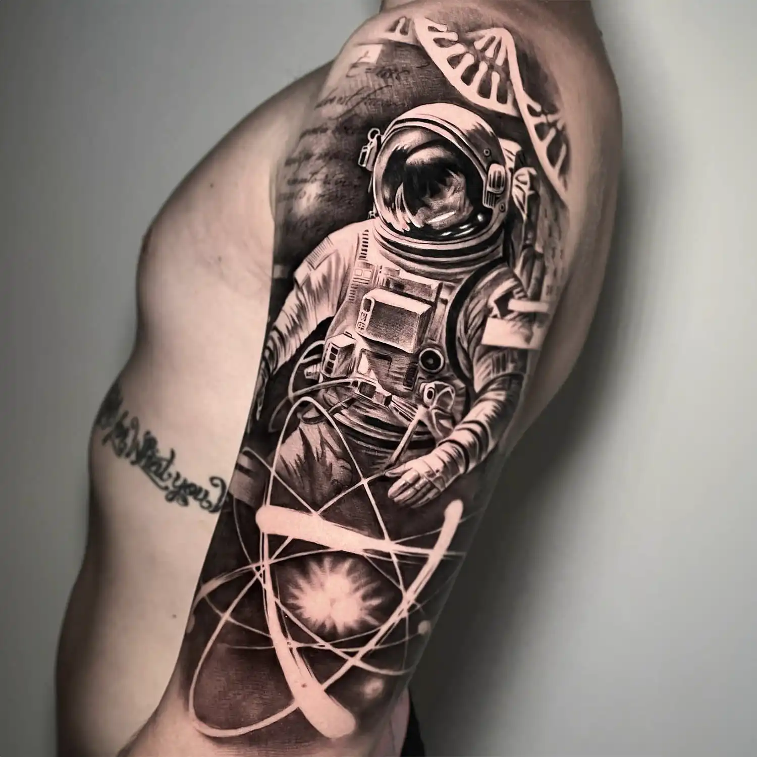 Estudio de tatuajes micropigmentación piercing despigmentación mistura profesionales tatuajes